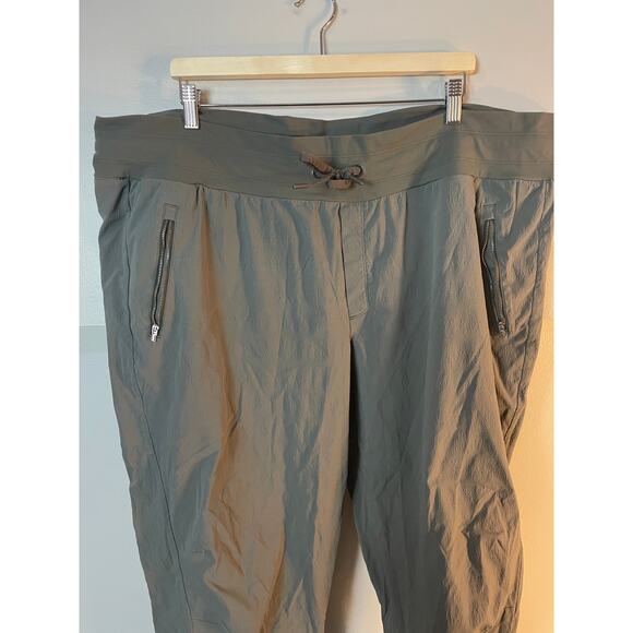 Athleta Trekkie North Jogger Green Mountain Olive Athletic Pants Women's SZ 24W - Picture 4 of 14